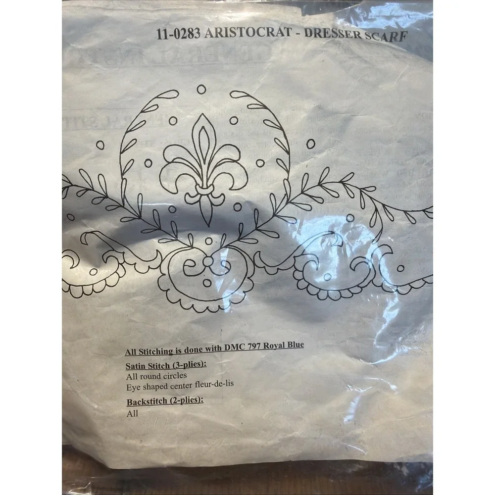 2009 Herrschers‎ Stamped  Cross Stitch Dresser Scarf 11-0283 Aristocrat